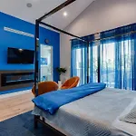 Posh Luxury Modern Home With Pool Spa And Rooftop Deck