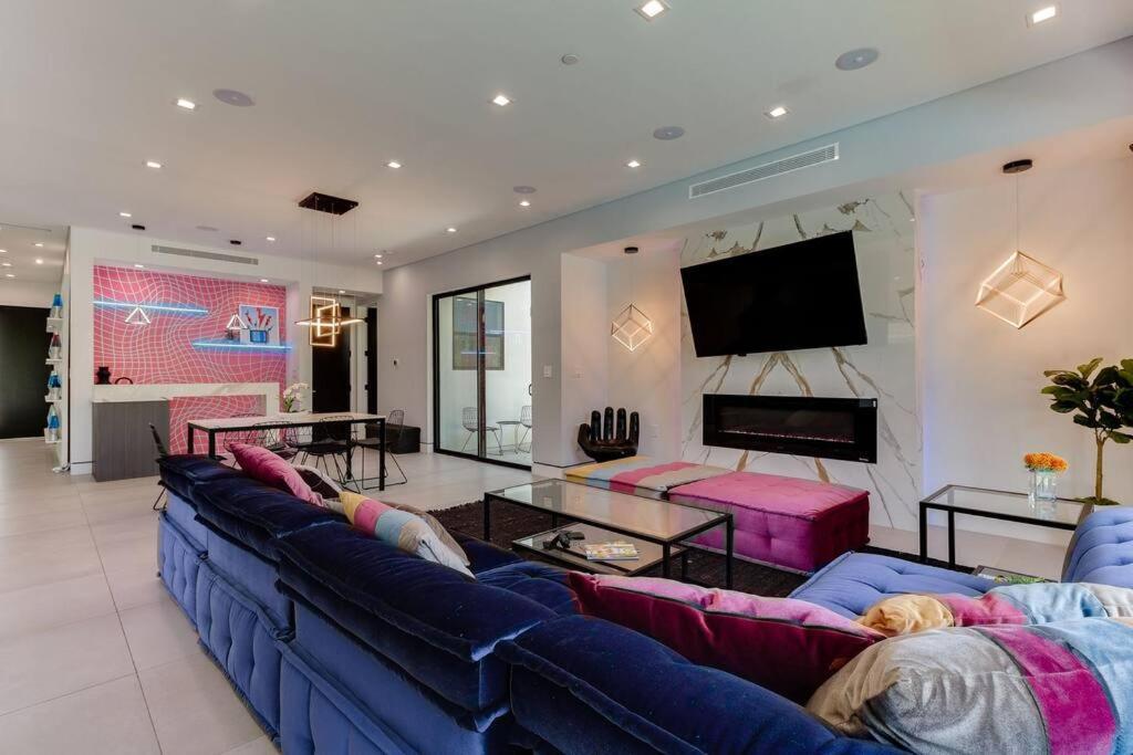 Villa Posh Luxury Modern With Pool And Rooftop Deck Los Angeles