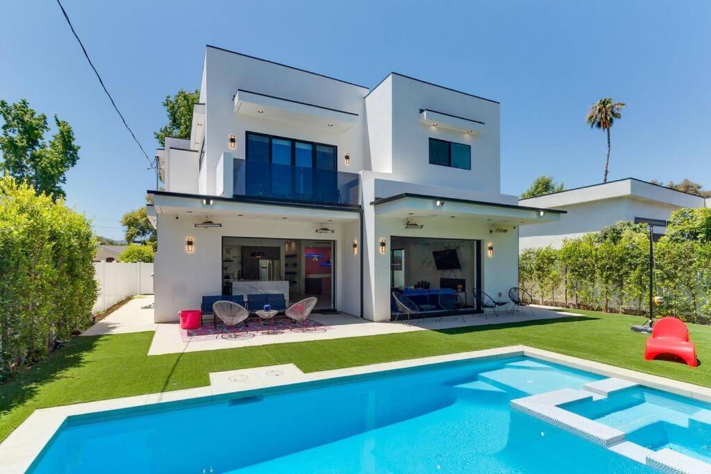 Villa Posh Luxury Modern With Pool And Rooftop Deck Los Angeles