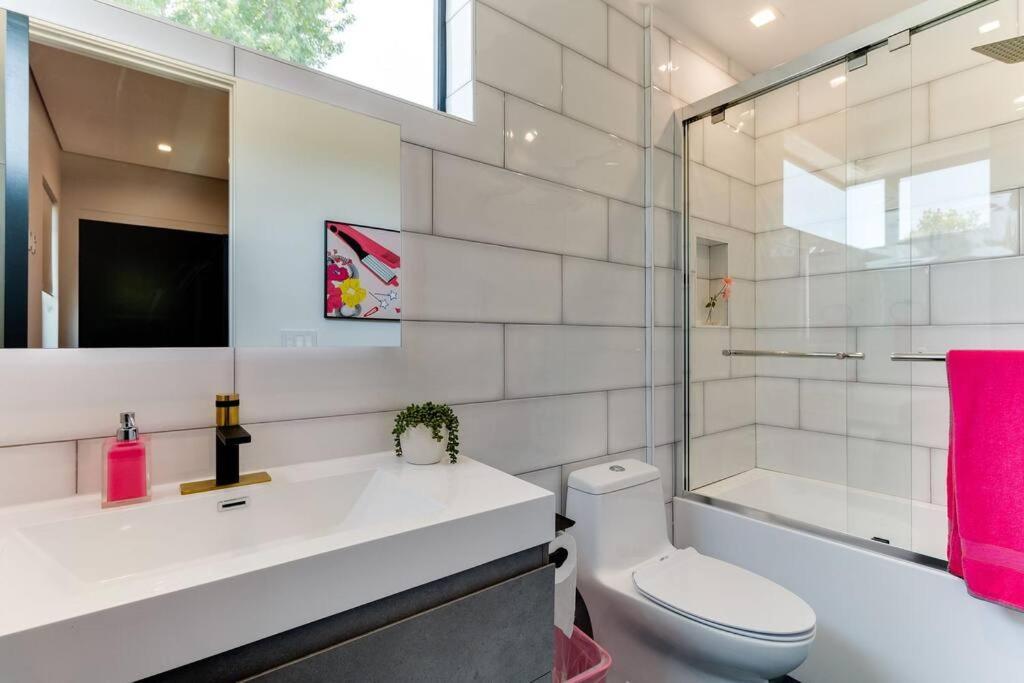 Posh Luxury Modern With Pool And Rooftop Deck Villa Los Angeles